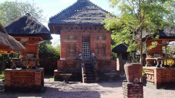 Храм Маоспахит на Бали