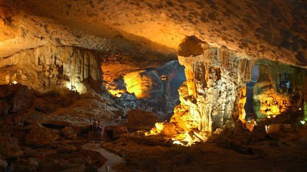 Грот Сунг Сот (Грот сюрпризов) в Халонге