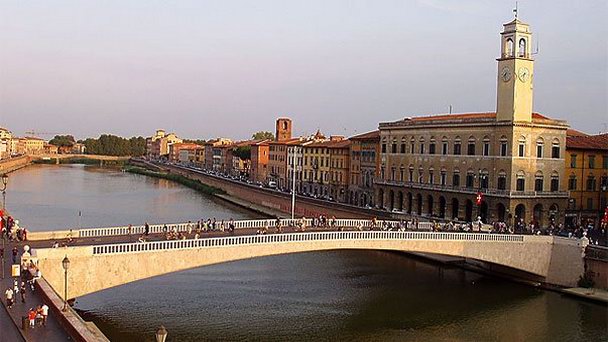 Пизанская набережная Арно в Тоскане