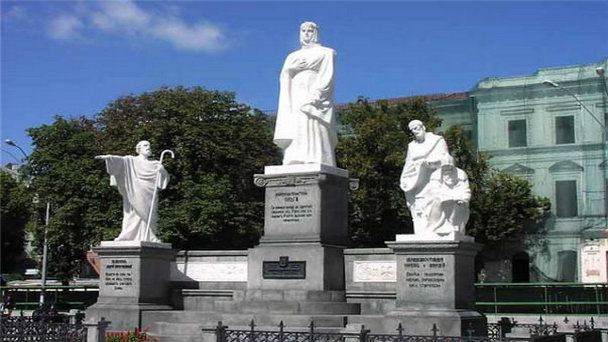 Памятник княгине Ольге в Киеве Памятник княгине Ольге в Киеве