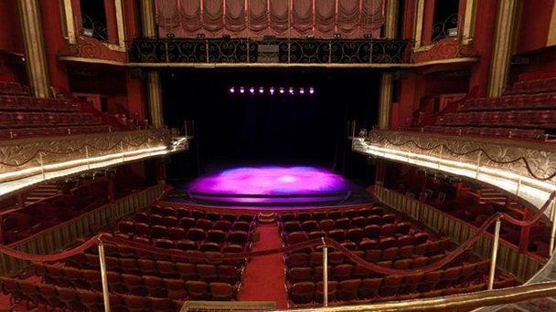 Кабаре Folies-Bergere в Париже