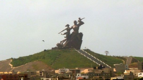 Монумент возрождения Африки в Дакаре Монумент возрождения Африки в Дакаре