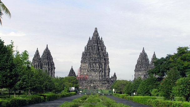 Храмовый комплекс Лара Джонгранг на Яве