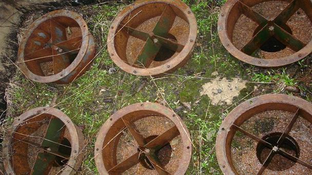 Заброшенный ракетный комплекс с ракетой Р-12У в Риге Заброшенный ракетный комплекс с ракетой Р-12У в Риге