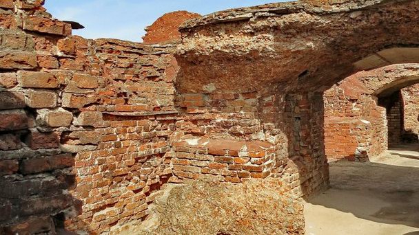 Руины Белого дворца в Бресте