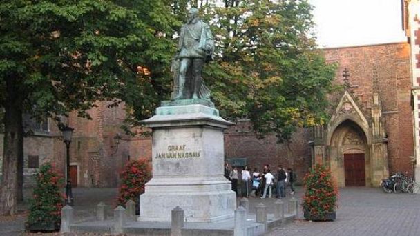 Памятник Яну Ван Нассау в Утрехте