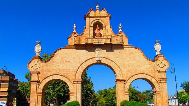 Арка Puerta de Estepa в Малаге Арка Puerta de Estepa в Малаге