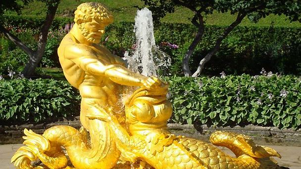 Фонтан Тритон в Санкт-Петербурге