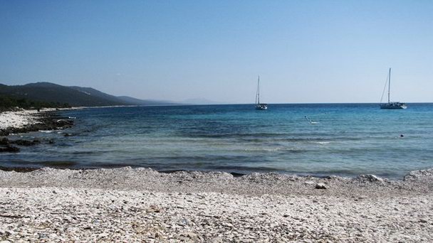 Пляж Сахарун в Средней Далмации