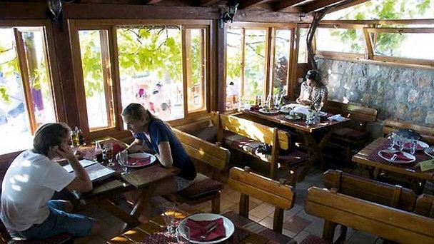 Ресторан Dona kod Nikole на Будванска Ривъере Ресторан Dona kod Nikole на Будванска Ривъере