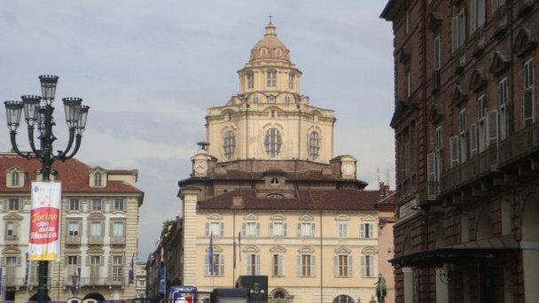 Церковь Сан-Лоренцо в Турине