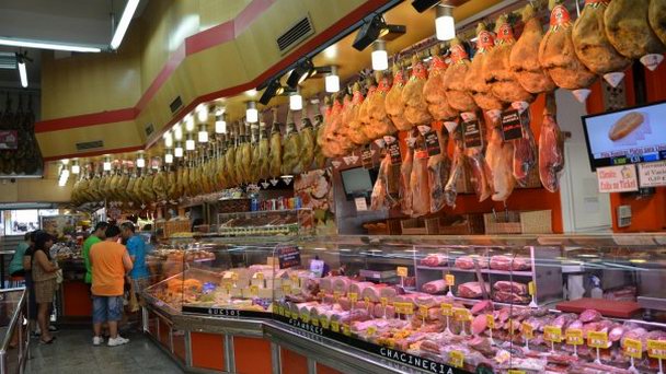 Магазин-кафе Музей хамона в Мадриде