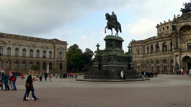 Памятник королю Иоганну в Дрездене Памятник королю Иоганну в Дрездене