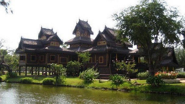 Храм Ват Джонгком( Йонг Кхам) в Мей-Хонг-Соне Храм Ват Джонгком( Йонг Кхам) в Мей-Хонг-Соне