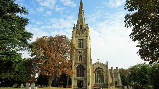 Церковь Святой Марии в Саффрон Валдене в Англии