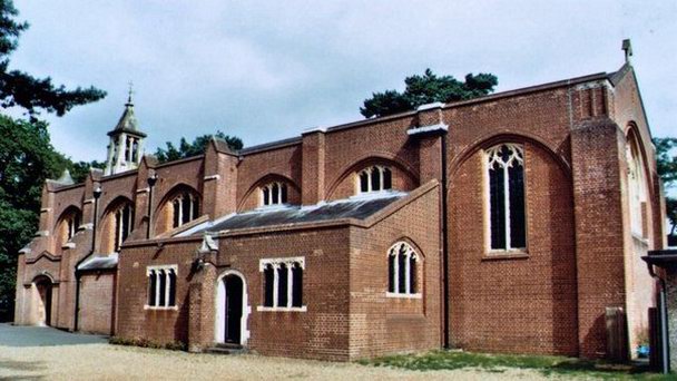 Церковь Святого Михаила и всех Ангелов в Англии