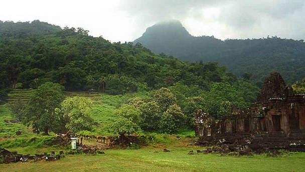 Руины Ват-Пху в Тямпасаке