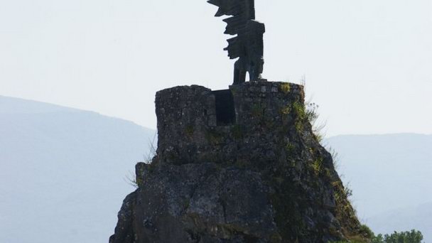 Крепость Бесац на Барской Ривьере