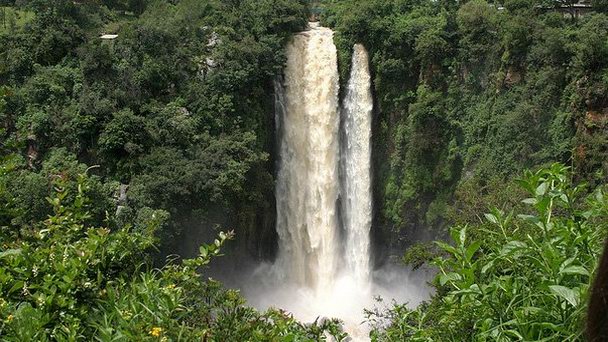 Водопад Томсона в Накуру