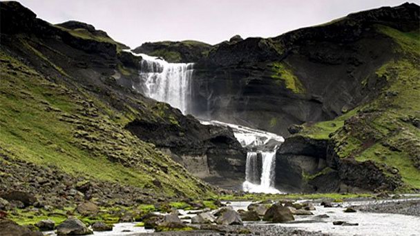 Водопад Оуфайруфосс в Высокогорье Исландии