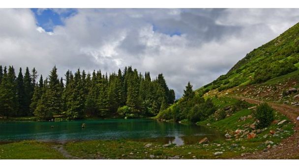 Горное озеро «Святое» в Иссык-Куле