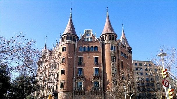 Дом с шипами в Барселоне