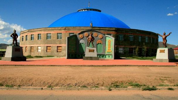 Борцовский дворец города Морон в Улан-Баторе