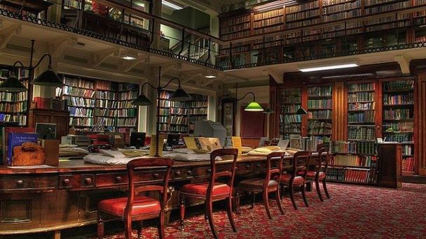 Королевская ирландская академическая библиотека в Дублине