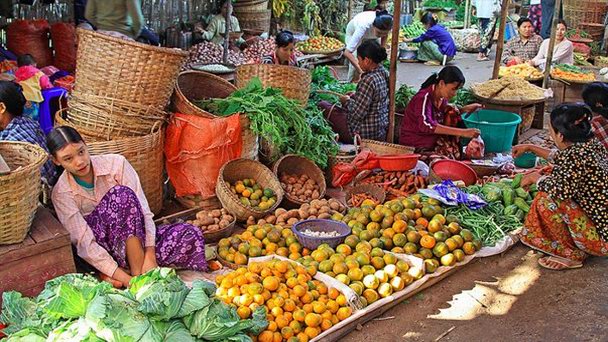 Рынок в Ньяу в Багане