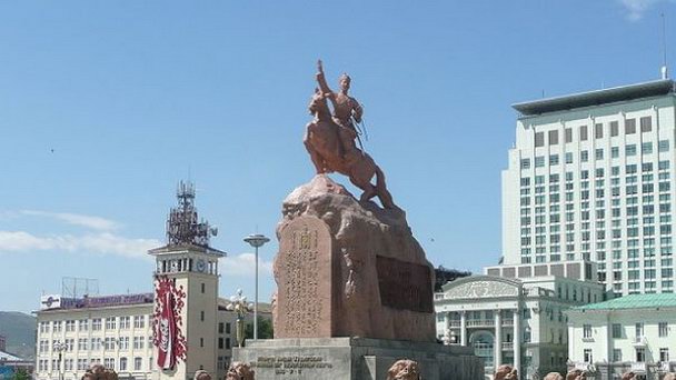 Статуя Сухэ-Батора