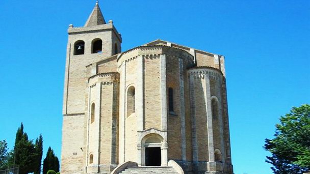 Аббатство Санта Мария дель ла Рокко в Эмилия Романии