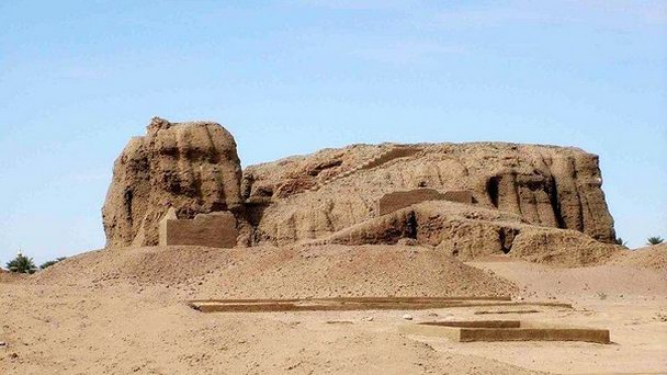 Здания «Деффуфа» в Тумбосе Здания «Деффуфа» в Тумбосе