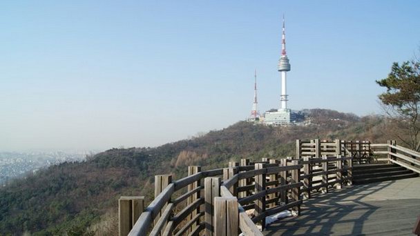 Сеульская башня на горе Намасан Сеульская башня на горе Намасан