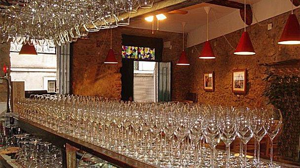 Бар Wine do Castelo в Лиссабоне