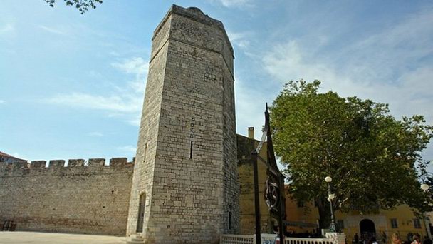 Башня Бабья Кула в Северной Далмации