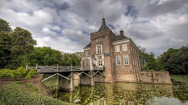 Замок Мерцкенбург в Гааге