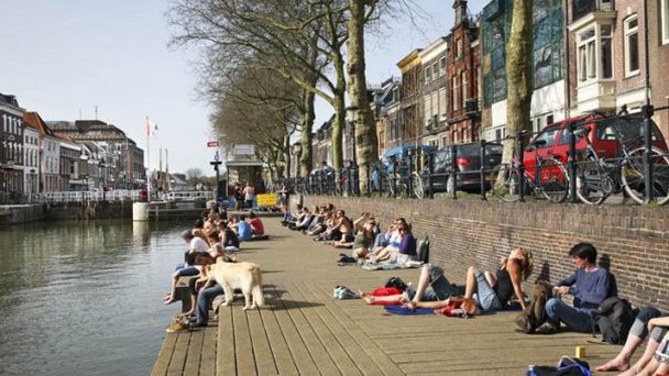 Набережная Старого канала в Утрехте