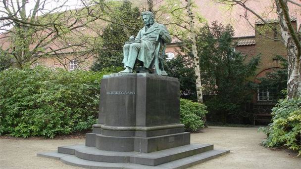 Памятник Кьергегору в Копенгагене Памятник Кьергегору в Копенгагене