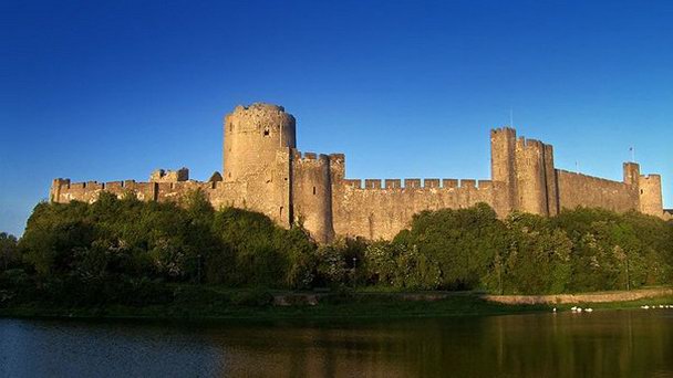Замок Пембрук в Уэльсе