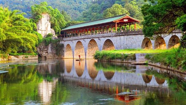 Парк «Большой медведицы» (парк Семи звезд) в Гуйлине