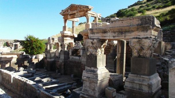 Фонтан трояна в Кушадасы