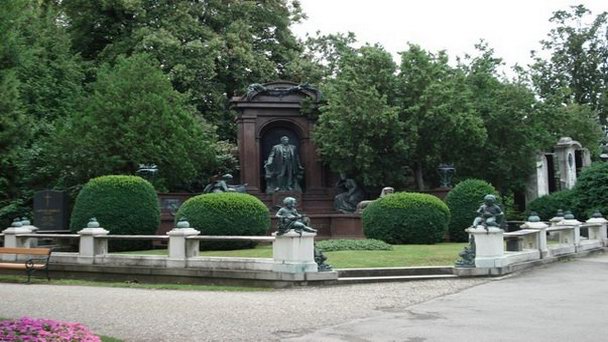 Центральное кладбище в Вене