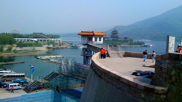 Водохранилище в районе гробниц Мин в Пекине