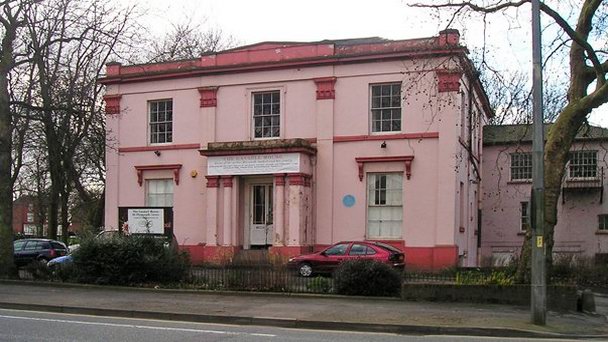 Здание на 84 Plymouth Grove в Англии