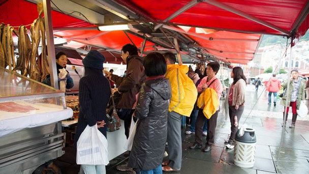 Рыбный рынок Фискеторгет в Регионе Фьордов