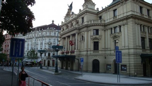 Театр на Виноградах в Праге