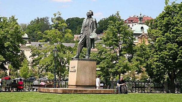 Памятник Йозефу Манесу в Праге