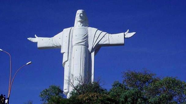 Статуя Христа Кристо де ла Конкордия в Кочабамбе Статуя Христа Кристо де ла Конкордия в Кочабамбе