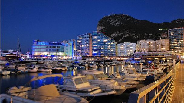 Пристань Ocean Village Marina на Гибралтаре Пристань Ocean Village Marina на Гибралтаре