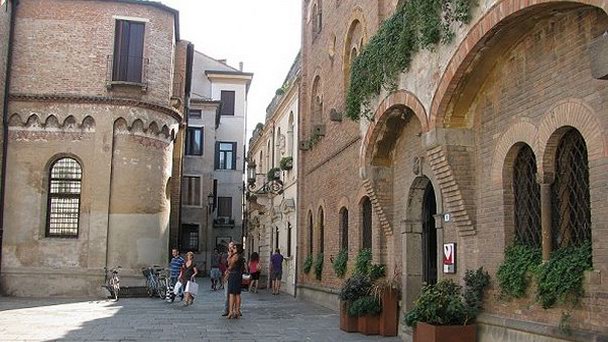 Площадь Капитаньято в Венето